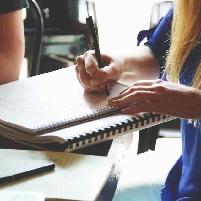 https://www.three-hands.com/wp-content/uploads/2016/07/bg-headline-08-640x640.jpg
